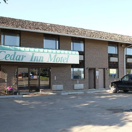 Cedar Inn Ллойдминстер Экстерьер фото